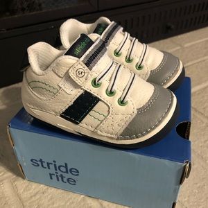 Stride Rite toddler/baby soft motion shoes for beginner walkers.